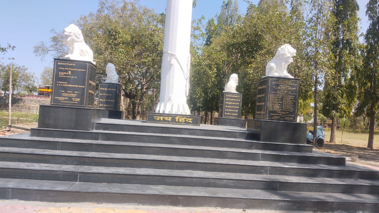 गार्डन टाइल्स